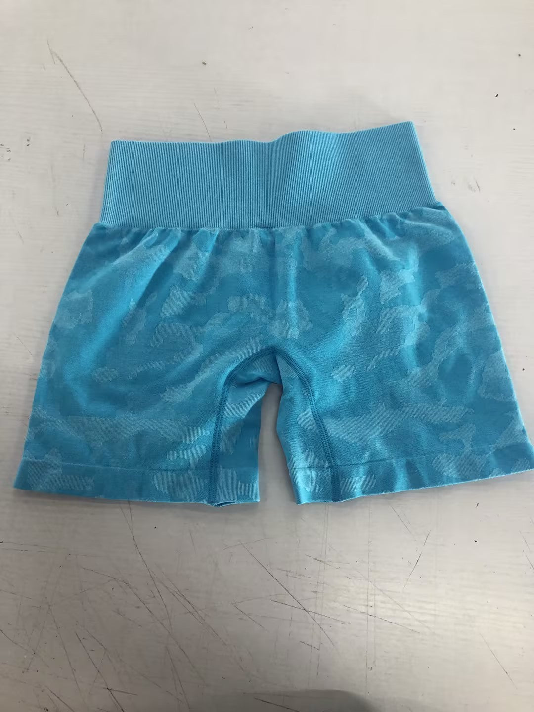 Nahtlose Camo-Jacquard-Sportshorts für Damen