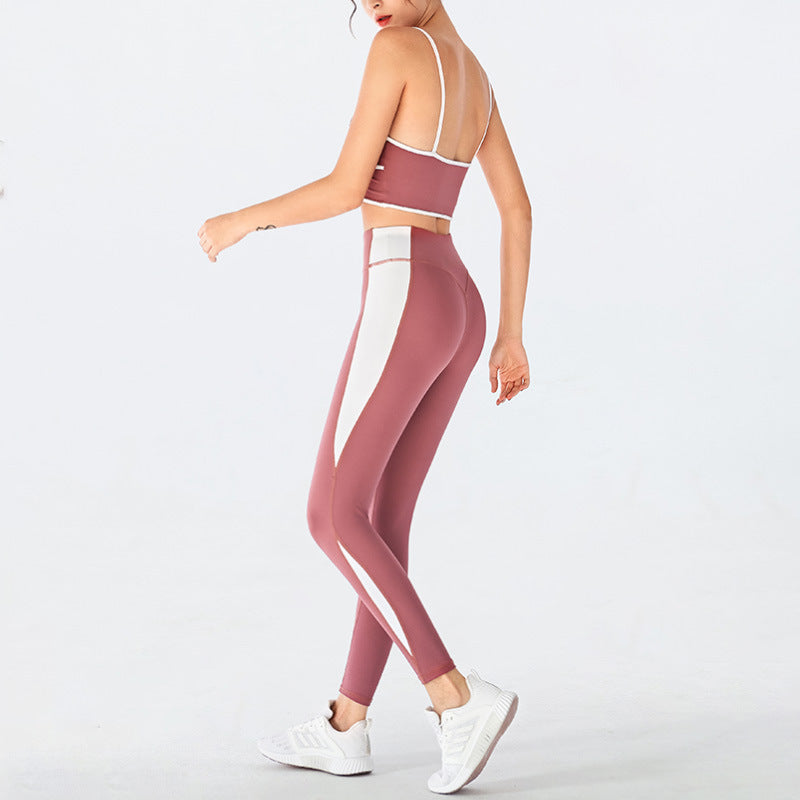 B-READY 
Woman The gym runs a two-piece set