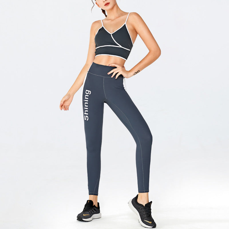 B-READY 
Woman The gym runs a two-piece set